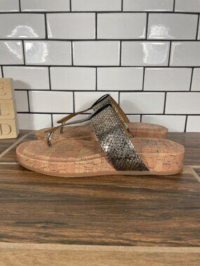 Born BOC Shoes Womens Size 8 Metallic Snake Print Platform Wedge Thong Sandals